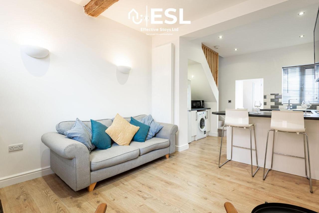 2 Bedroom Terrace Cottage, Parking, 5 Minutes Drive To Royal Shrewsbury Hospital Exterior foto