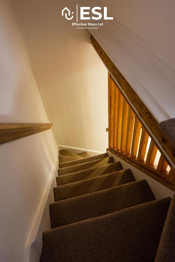 2 Bedroom Terrace Cottage, Parking, 5 Minutes Drive To Royal Shrewsbury Hospital Exterior foto